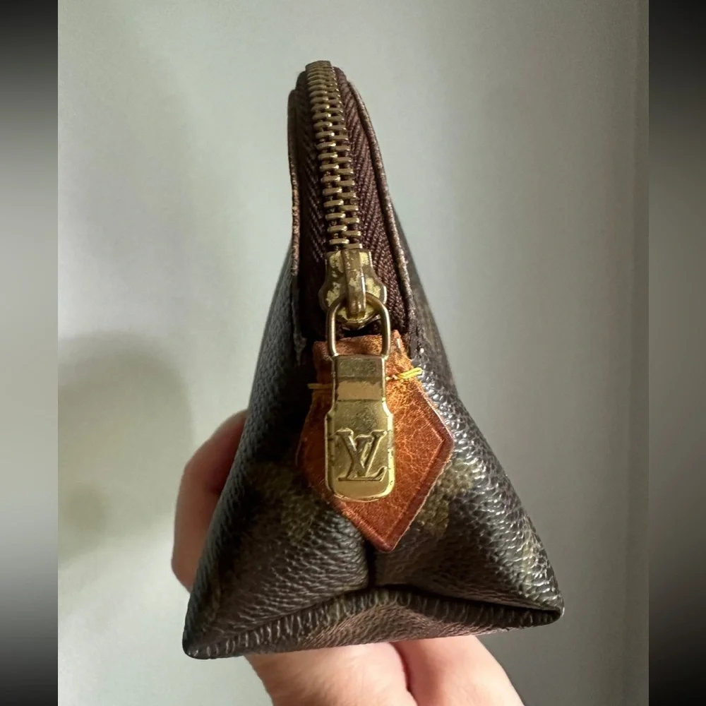 Louis Vuitton Cosmetic Pouch - Picture 2 of 9